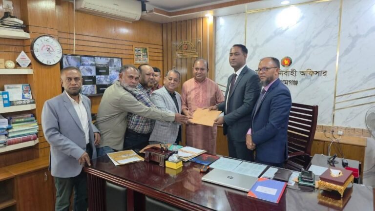 নোয়খালীতে বরকতউল্লাহ বুলুর মনোনয়নপত্র সংগ্রহ