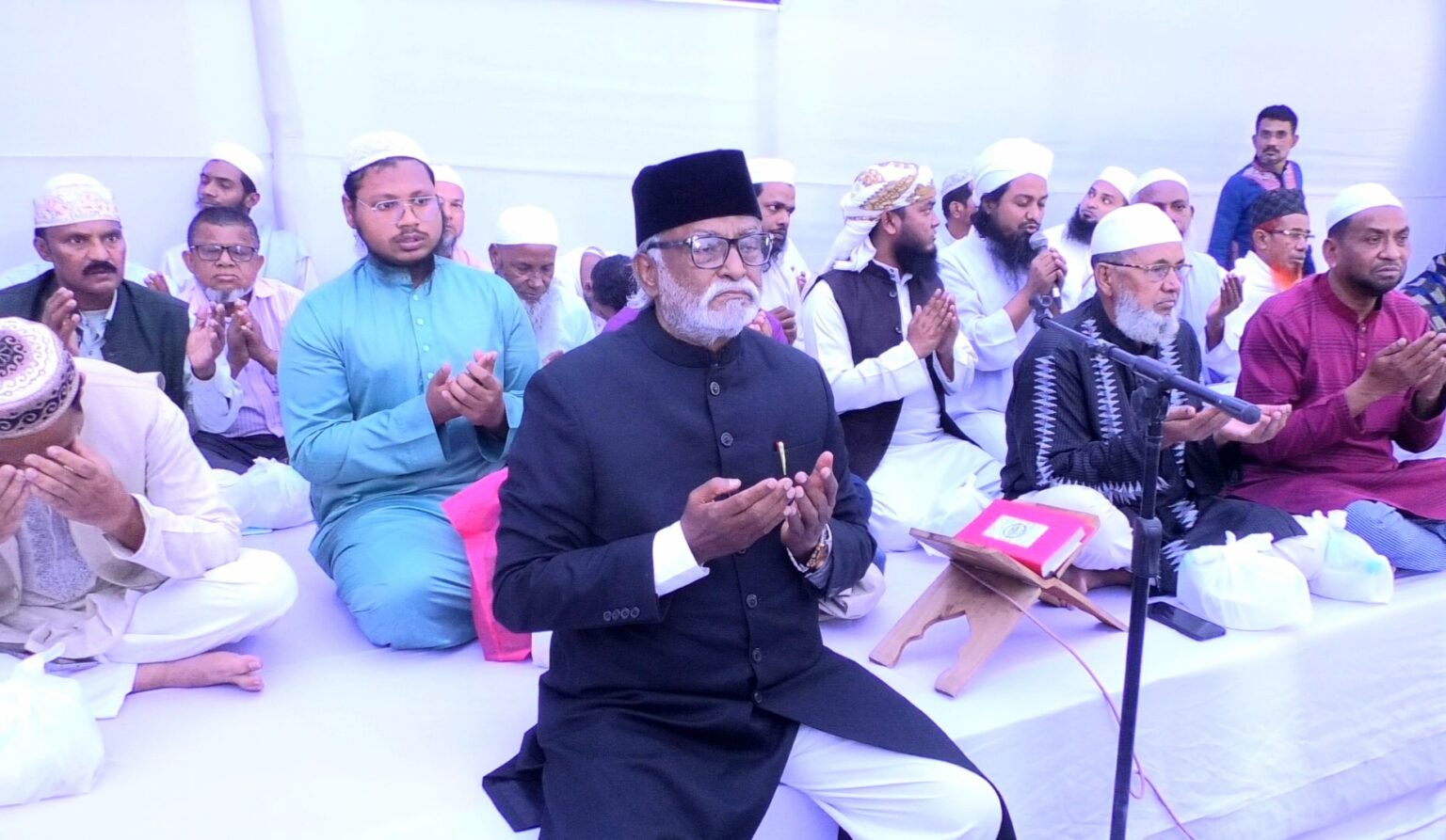 রূপগঞ্জে খন্দকার বাড়ি বাইতুল আমান জামে মসজিদের উদ্যোগ ইফতার ও দোয়া মাহফিল অনুষ্ঠিত