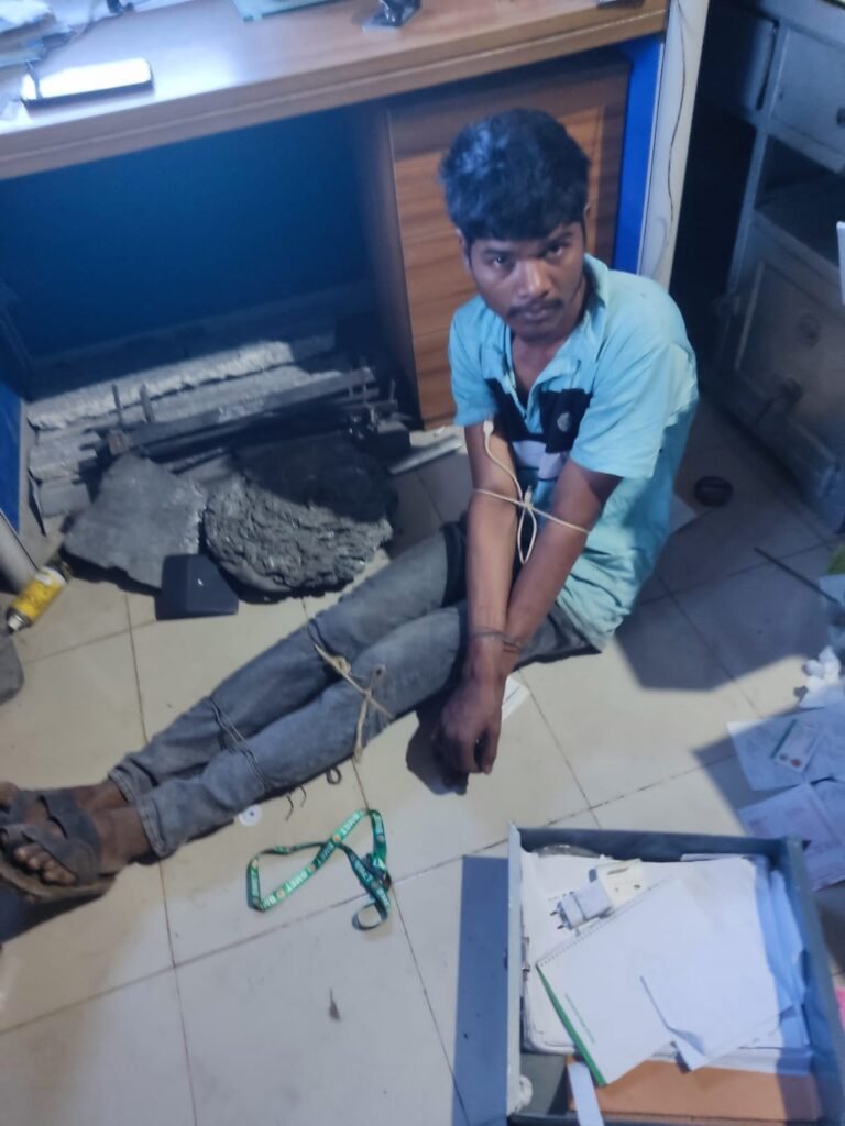 রূপগঞ্জে ১০ লাখ টাকা চাঁদা না দেয়ায় শিল্পপ্রতিষ্ঠানে হামলা, লুটপাট, আহত-২