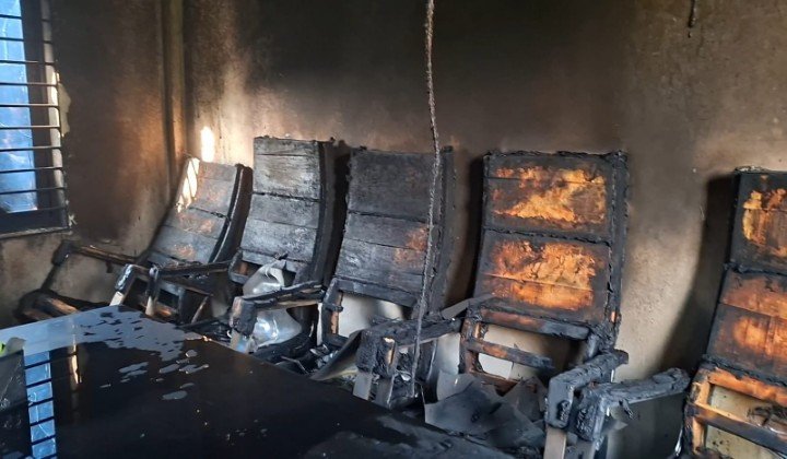 রূপগঞ্জ ইউনিয়ন ৪নং ওয়ার্ড বিএনপি কার্যালয়ে পেট্রোল বোমা হামলা; আগুনে পুড়ে ছাঁই