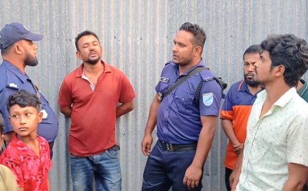 রূপগঞ্জে তুচ্ছ ঘটনাকে কেন্দ্র করে হাতাহাতি, নিহত-১, আটক -১