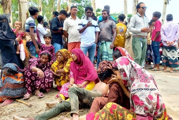 সামান্য ভাড়া বাঁচাতে মৃত্যু ফাঁদে পা, টাঙ্গাইলে নিহত নওগাঁর ৯ বন্ধু