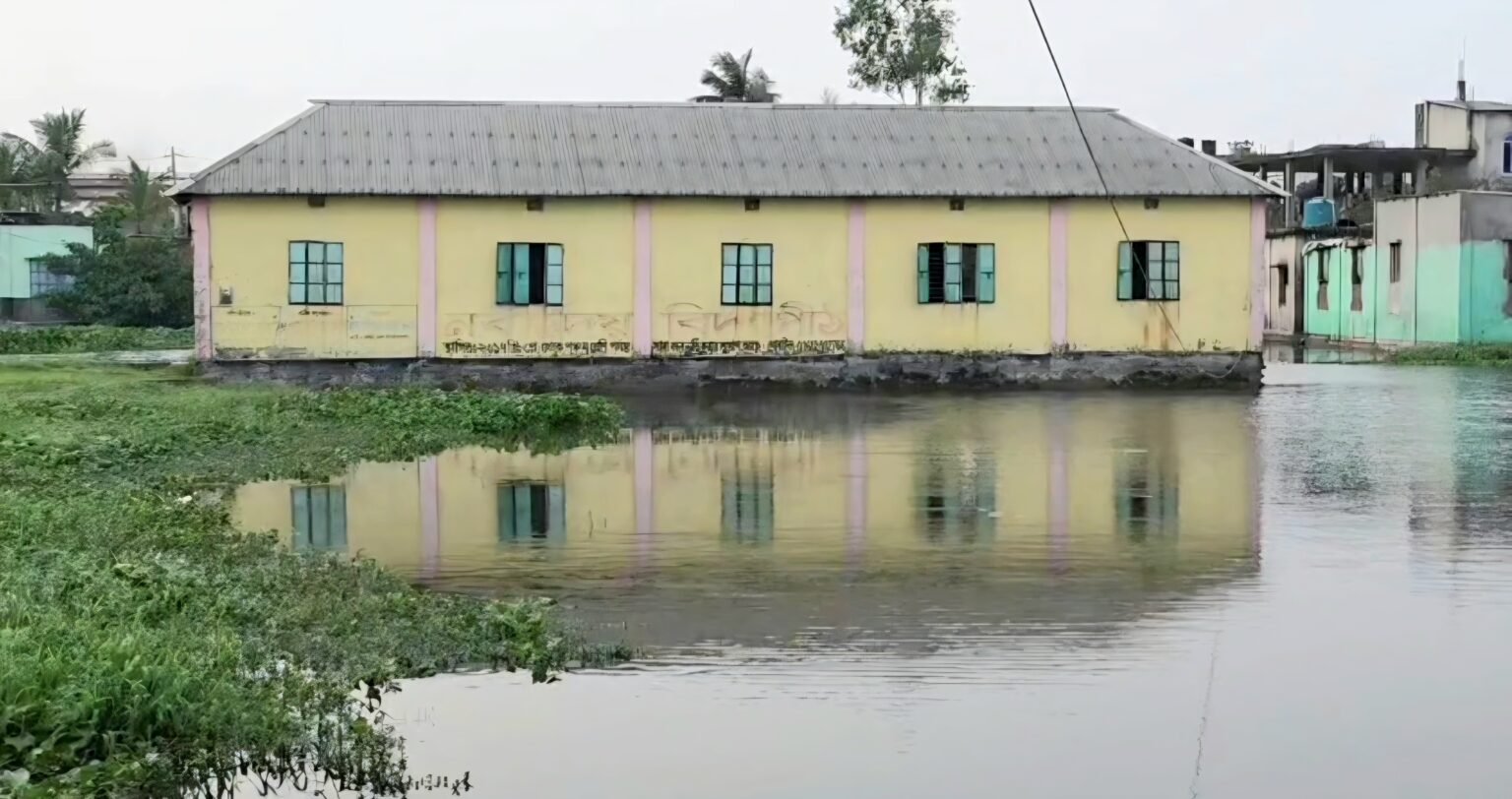 পানি উন্নয়ন বোর্ডের ক্যানেল ও খাল ভরাটের কারণে রূপগঞ্জে জলাবদ্ধতায় ভোগান্তি লক্ষাধিক মানুষের