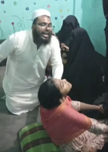 রূপগঞ্জে জ্বীন তাড়ানোর নামে শিক্ষার্থীদের বেত্রাঘাত ও মানসিক অত্যাচারের অভিযোগ